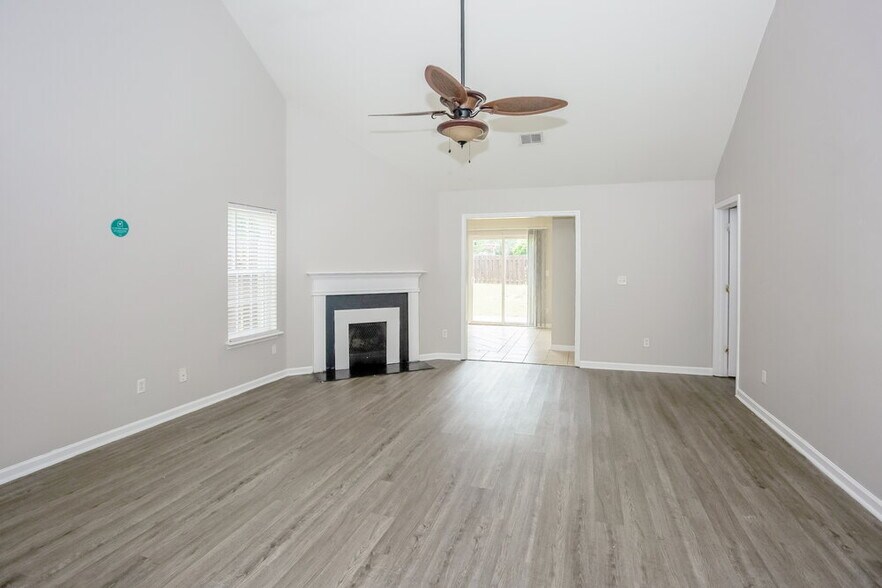 Building Photo - 1470 Kindred Cir NW