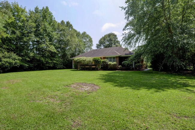 Building Photo - 203 Wagon Wheel Way