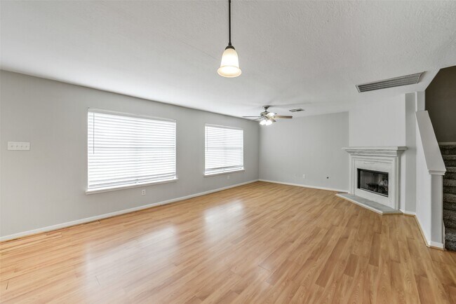 Building Photo - 3231 Stoneydale Ln