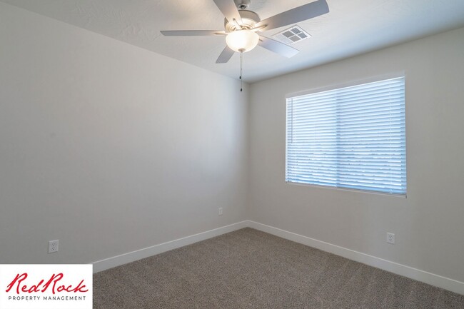 Building Photo - Hurricane Valley 3 Bedroom Townhome