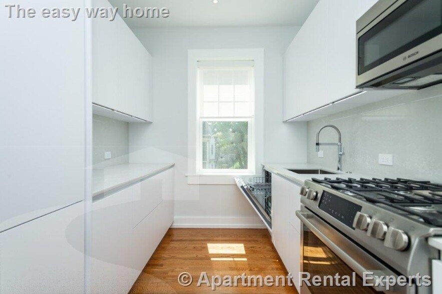 Building Photo - 16 Forest St