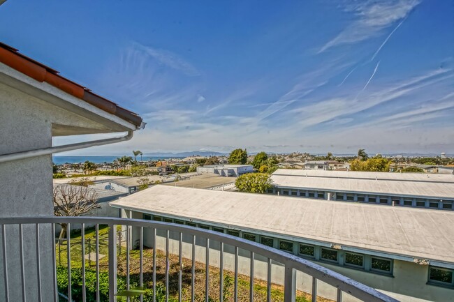 Building Photo - SPACIOUS & PARTIALLY REMODELED, 2-STORY, 3...