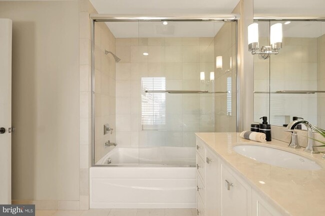Building Photo - 622 Ponte Villas N