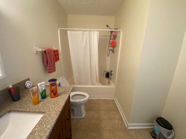 Building Photo - 3-Bedroom Apartment Near IU Bloomington Campus