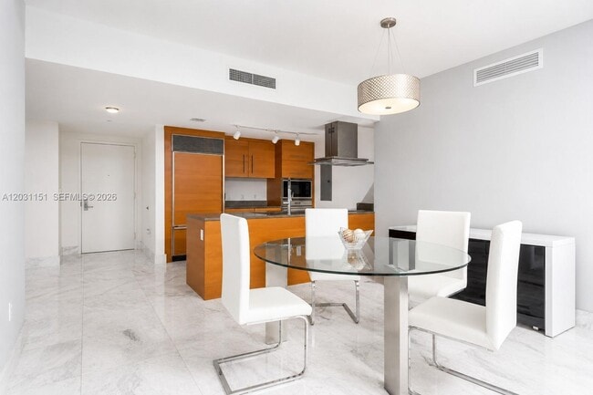 Building Photo - 495 Brickell Ave