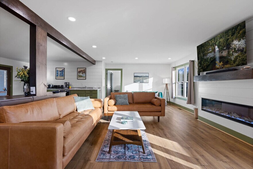 Building Photo - 250 Mt Della Rd