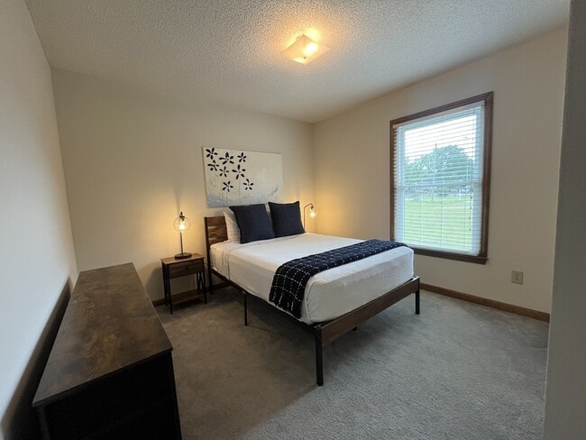 Primary Photo - 49 Bay Springs Ct