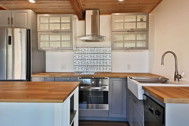 Building Photo - One Of A Kind Freeland Home with Two Seper...