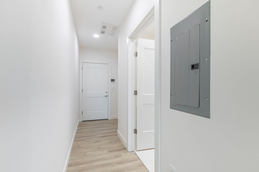 Building Photo - 319 Broadway