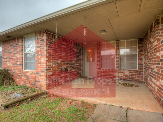 Building Photo - 2711 Silvertree Dr