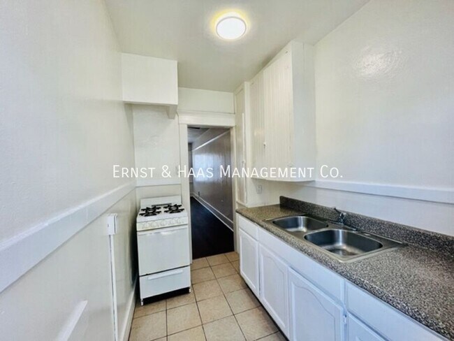 Building Photo - 826 Magnolia Ave