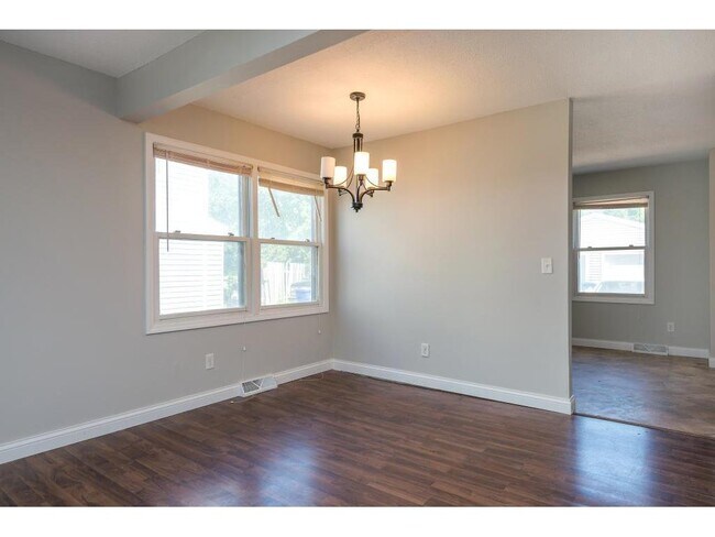 Building Photo - 2173 Glenridge Ave