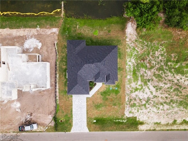 Building Photo - 903 NE 23rd St