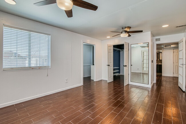 Building Photo - 8613 Kingsway Dr