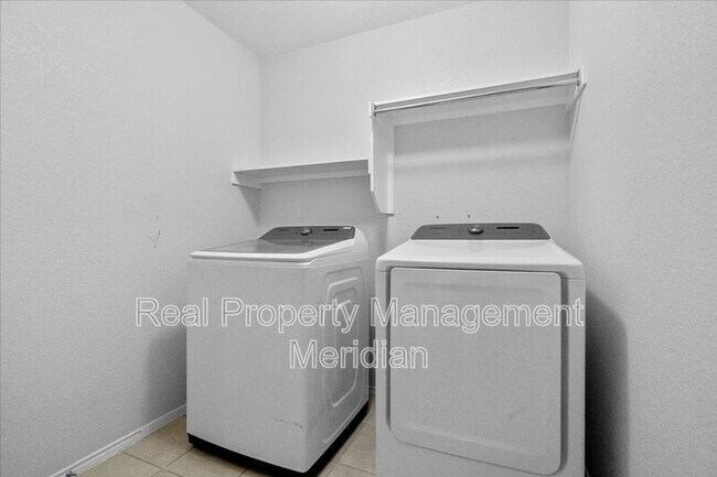 Building Photo - 1704 Little Deer Ln