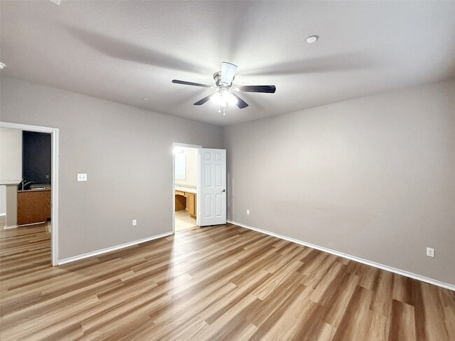 Building Photo - 512 E Hazelwood St