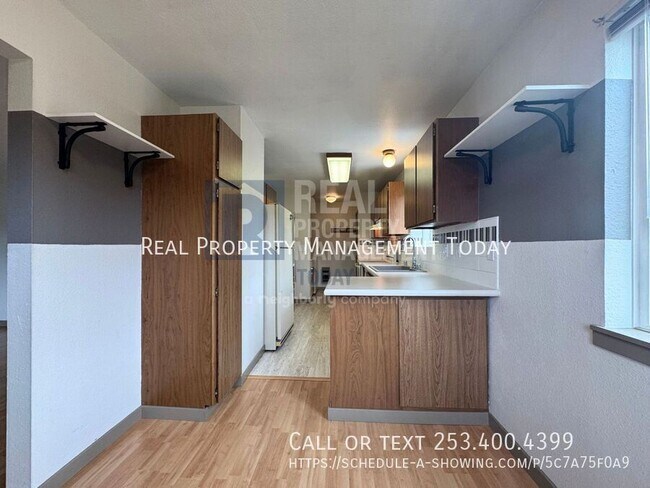 Building Photo - 1712 S 39th St