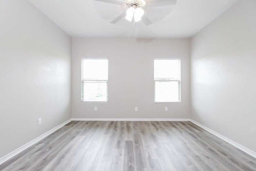 Building Photo - 1720 Kings Glen Ln