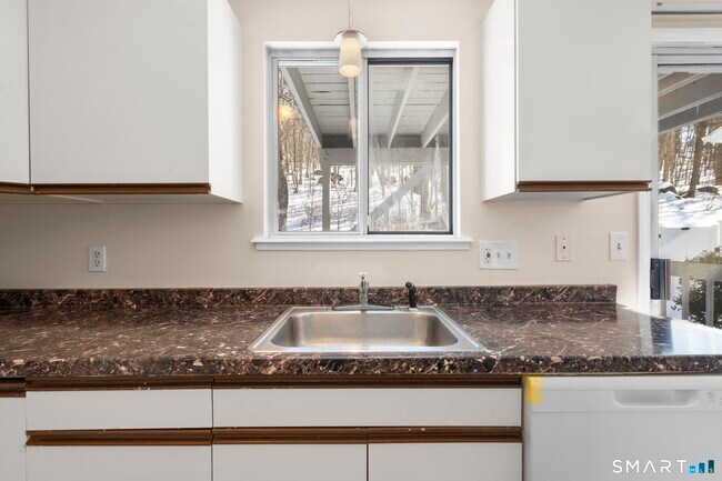 Building Photo - 35 Woodlawn Ave