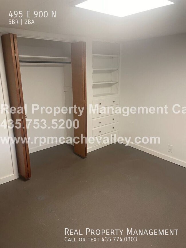 Building Photo - 495 E 900 N