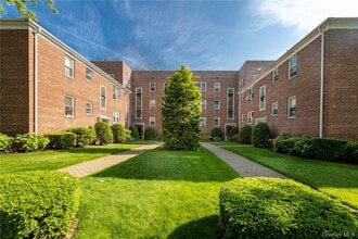 Building Photo - 33 E Grand St