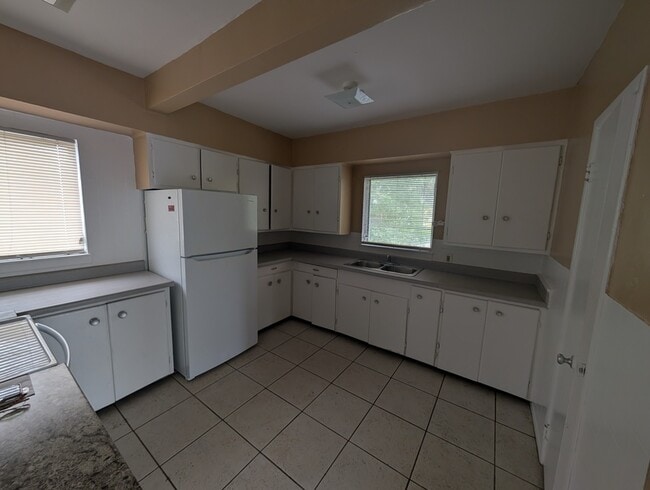 Building Photo - 407 Engman St