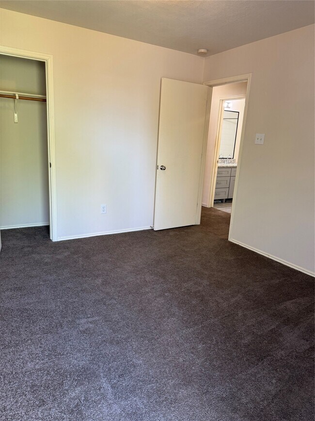 Building Photo - 15823 Regal Trace Ln