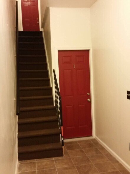Building foyer entrance - 926 Belmont Ave