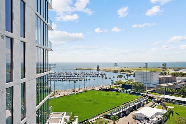 Building Photo - 301 1st St S