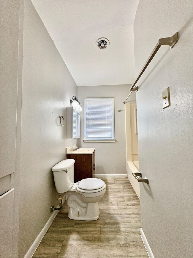 Building Photo - 411-413 s 28th
