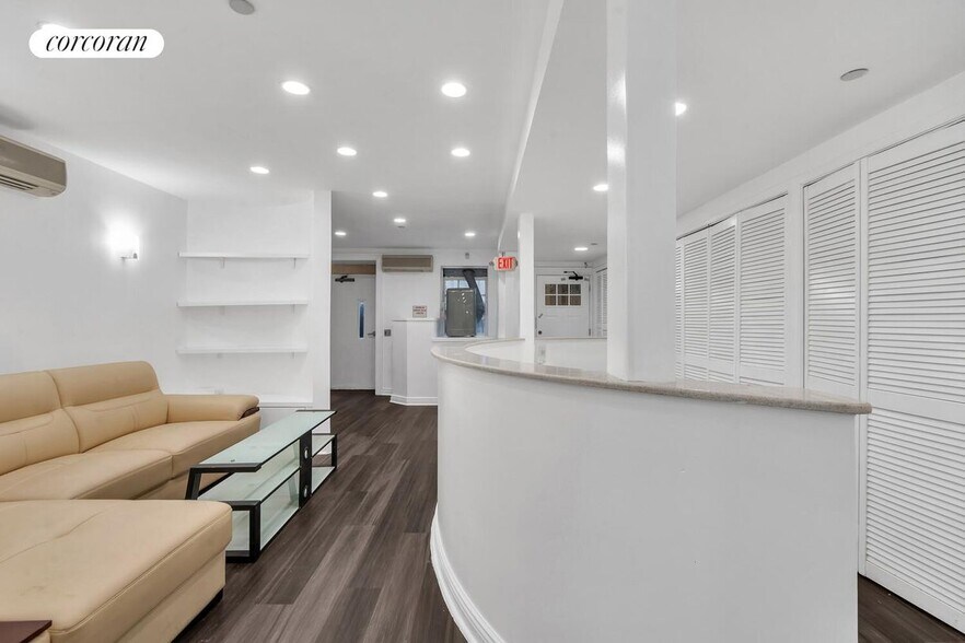 Building Photo - 244 E 32nd St