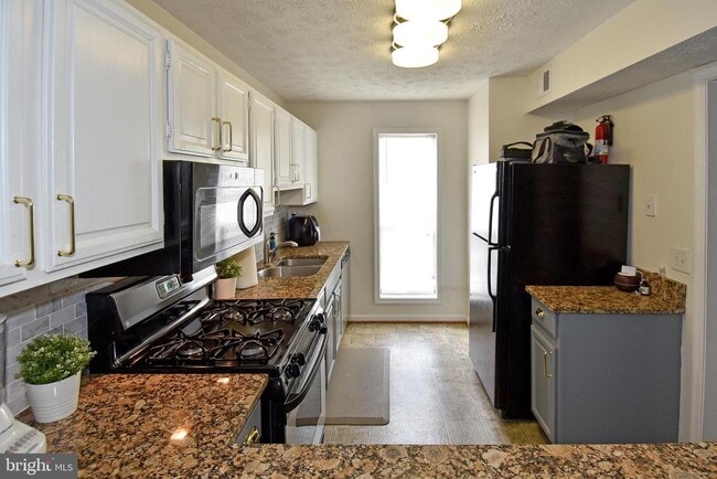 Building Photo - 12040 Cardamom Dr