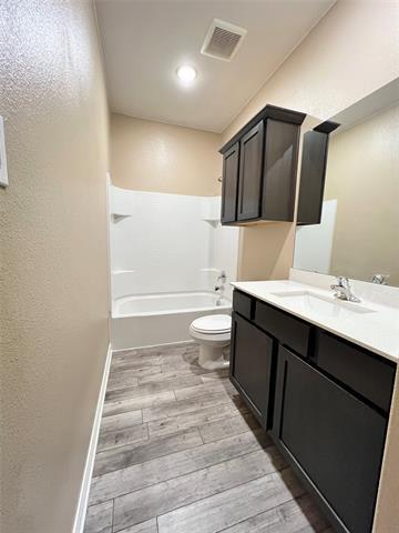 Building Photo - 918 Primrose Dr