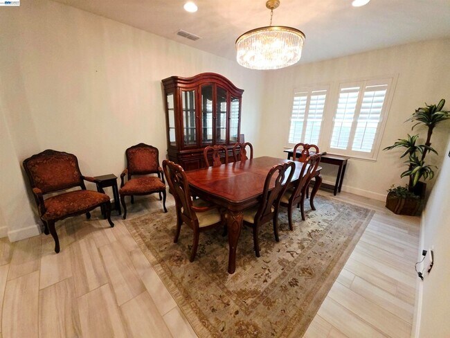 Building Photo - 2488 Remy Cantos Dr
