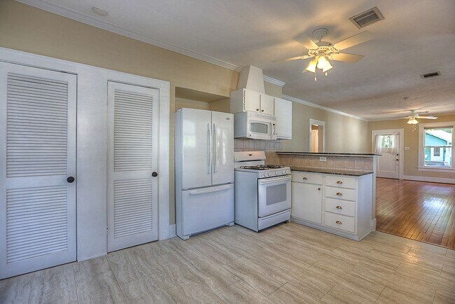 Building Photo - 1119 Jerome St