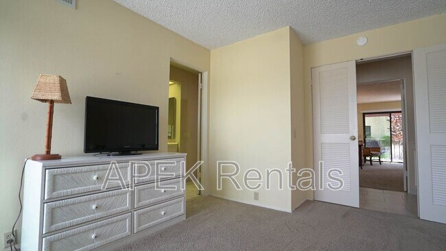 Building Photo - 211 Canyon Cir N