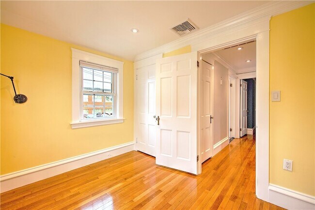 Building Photo - 11 Elmcroft Ave