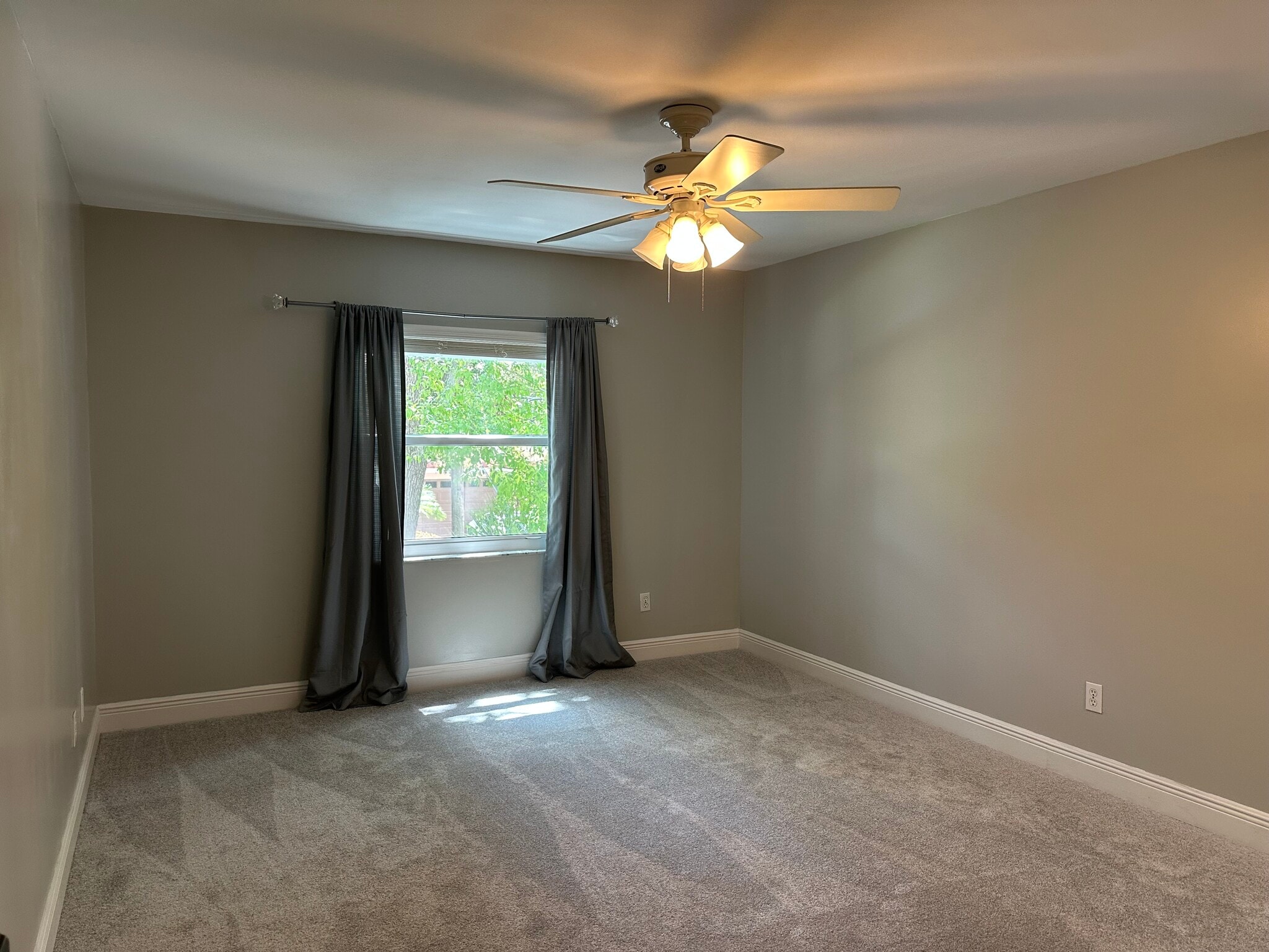 2nd Bedroom - 3403 W Granada St