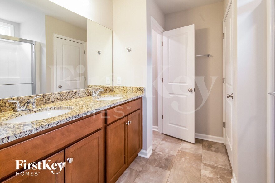 Building Photo - 226 Hyrne Dr