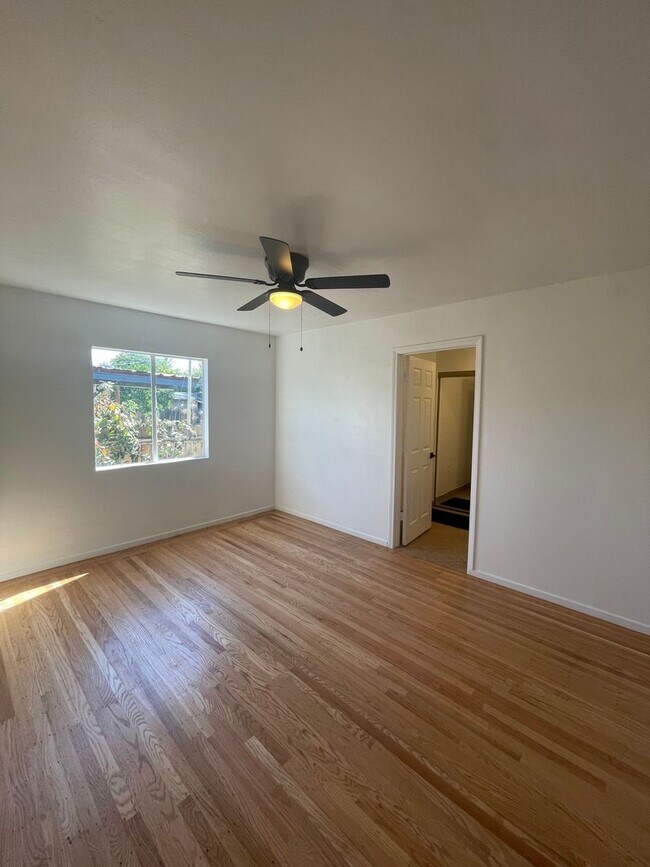 Building Photo - AVAILABLE NOW! 3 BEDROOM/2 BATH IN FAIRFIELD