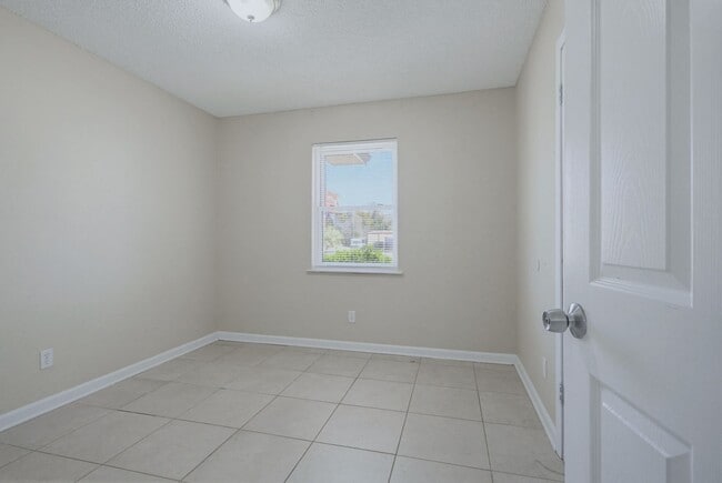 Building Photo - 5471 Buena Vista Ave