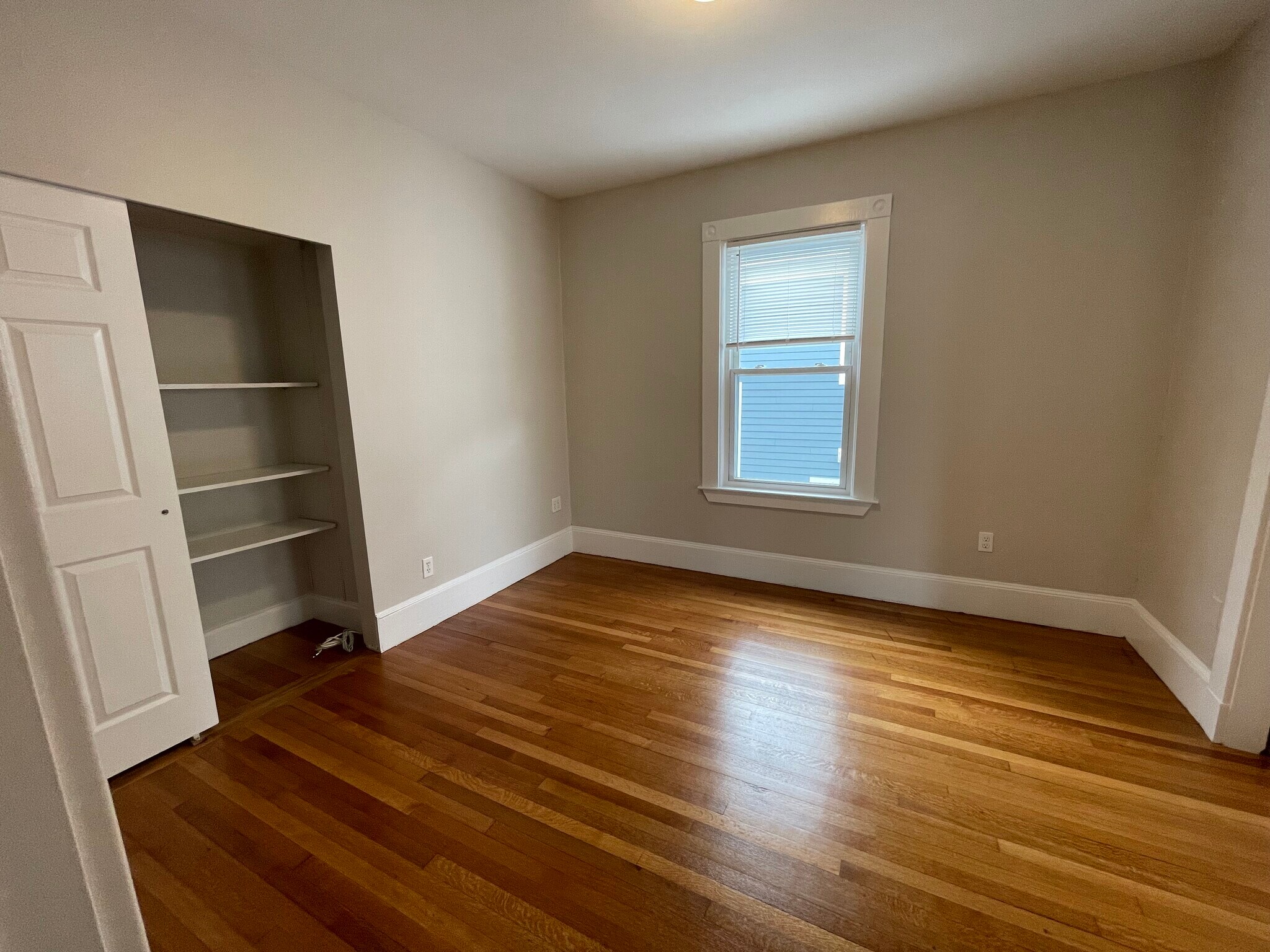 Building Photo - 27 Dix St