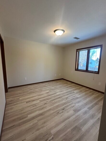 Bedroom 1 - 18 Stonehaven Dr