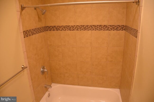 Building Photo - 1046 Spring Valley Ct