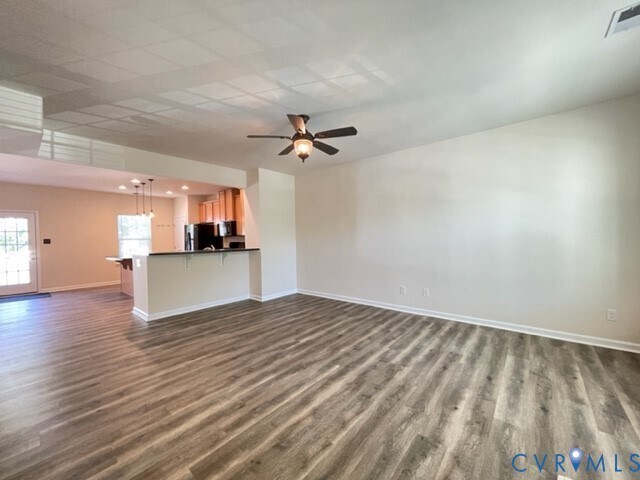 Building Photo - 8107 Creekside Village Dr