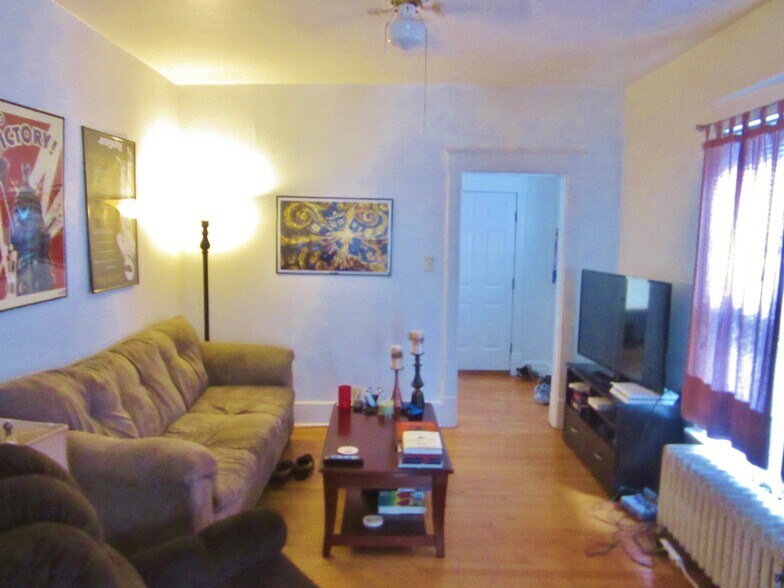 Building Photo - 605 1/2 N State St