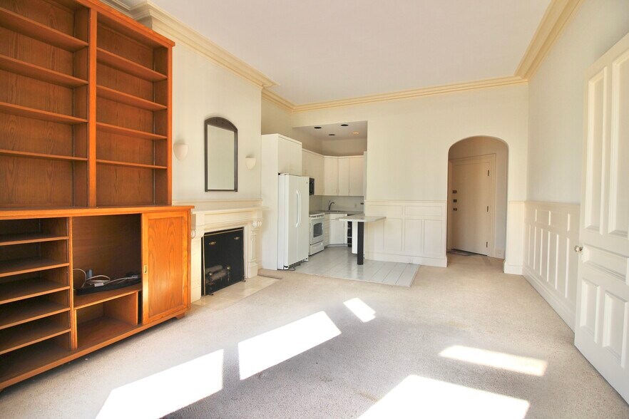 Building Photo - 323 Commonwealth Ave