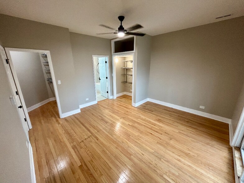 Building Photo - 5644 S Prairie Ave