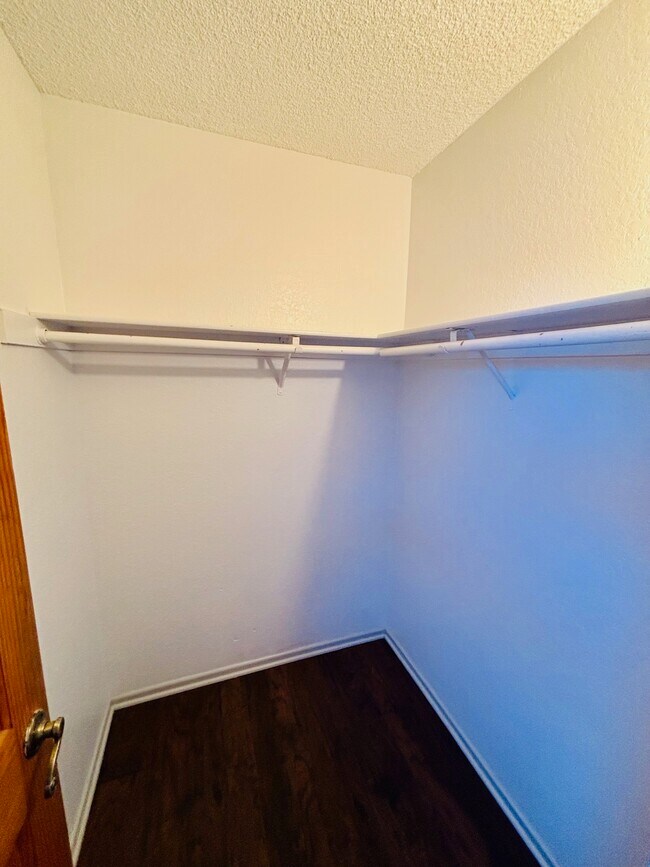 Building Photo - 2308 Edam St