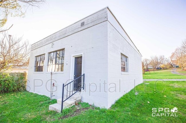 Building Photo - 427 Hood St